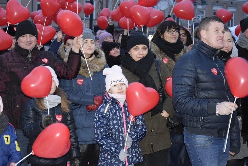 Skierniewiczanie murem za Jurkiem Owsiakiem. Tłumnie zebrali...