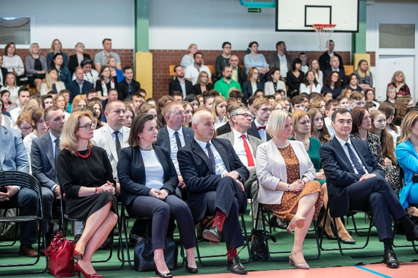 Białystok. Najlepsi podlascy uczniowie otrzymali wyróżnienia i stypendia Ministra Edukacji i Nauki (zdjęcia)