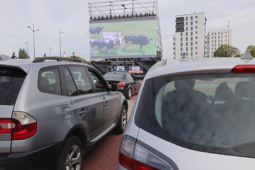 Na parkingu przy stadionie Widzewa w piątek rozpoczęło...