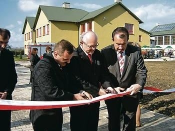 Otwarcie szkoły w Sierosławicach odbyło się blisko rok temu. Mimo to gmina liczy, że otrzyma zwrot części kosztów poniesionych na jej budowę. Fot. Aleksander Gąciarz