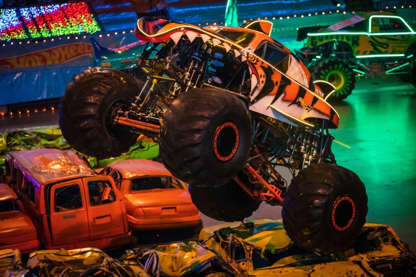 Show Hot Wheels Monster Trucks Live Glow Party zagości w...