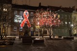 Gdzie zrobić anonimowo bezpłatny test na HIV? Statystyki alarmują – w Polsce jest coraz więcej zarażonych. Gdzie szukać pomocy w leczeniu?
