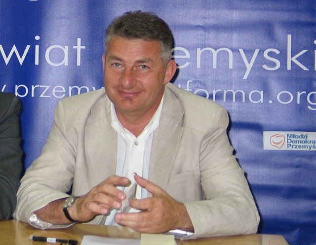 Poseł PO Marek Rząsa przekazał na licytację kilka ciekawych albumów.