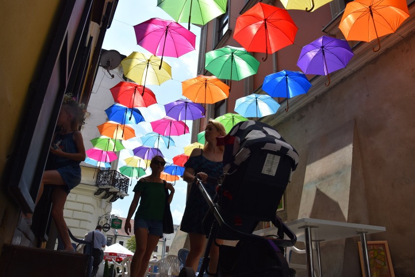 "Umbrella Sky" na Piekarskiej w Tarnowie