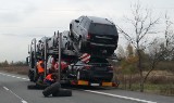Uwaga, korek na S1 między Sosnowcem i Dąbrową. Ciężarówka wioząca samochody zgubiła koła ZDJĘCIA