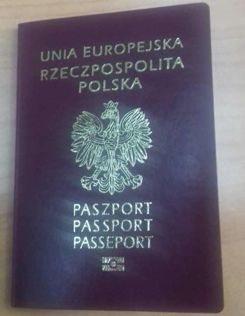 21-latek chciał wyrobić paszport obcokrajowcowi. Wziął za to 3 tys. złotych