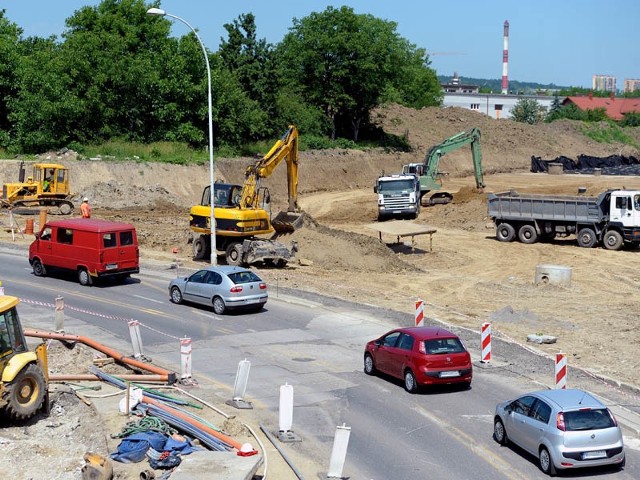 Budowa obwodnicy potrwa do połowy 2012 roku. Mieszkańcy niektórych dzielnic Przemyśla muszą pogodzić się z koniecznością znoszenia wielu uciążliwości.