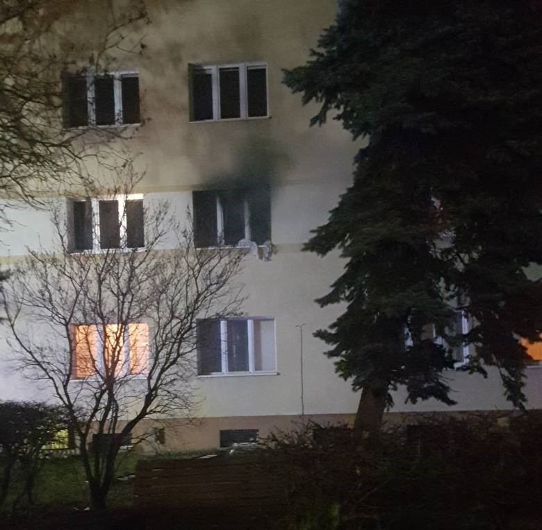 Tragiczny pożar przy ul. Grudziądzkiej w Toruniu. Strażacy znaleźli ciało mężczyzny