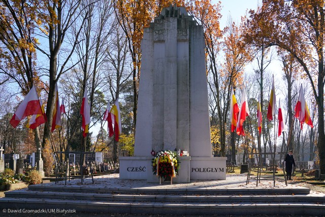 Wieniec od prezydenta złożony został również na Cmentarzu Wojskowym przy ulicy 11 Listopada.