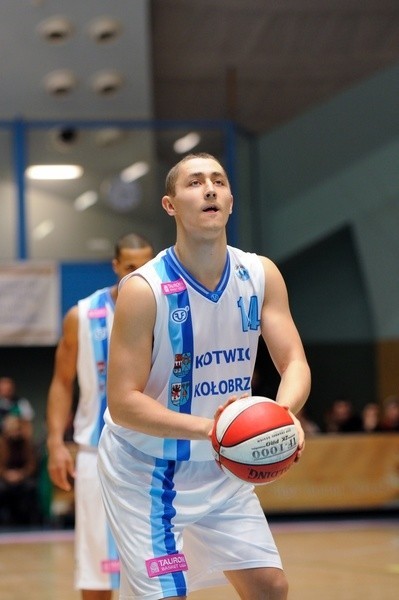 Łukasz Diduszko zdobył 13 punktów dla Kotwicy.