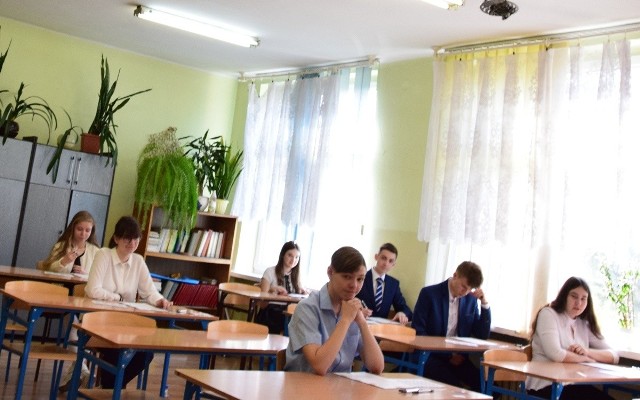 Wczoraj uczniowie Gimnazjum nr 6 w Zielonej Górze pisali egzamin m.in. z historii i WOS.