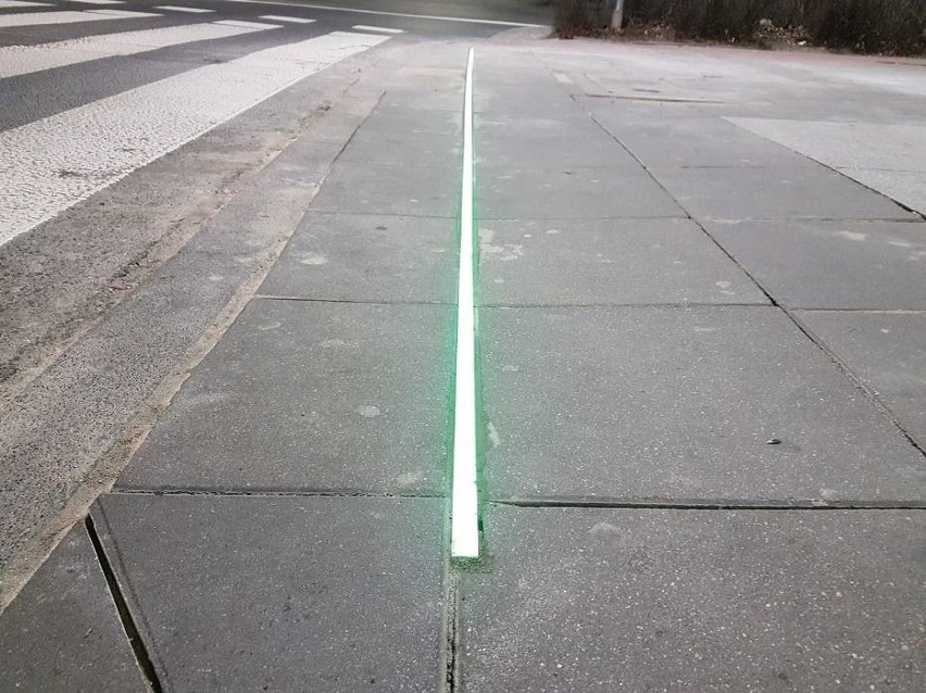 Listwy LED przy przejściach dla pieszych. Czy pojawią się również w Krakowie?