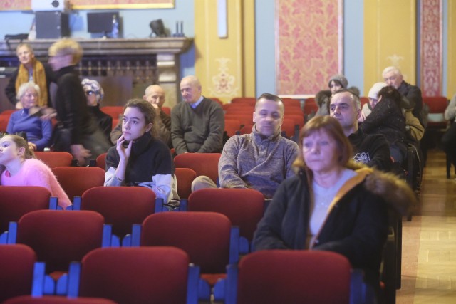 W Gdańsku odbył pogrzeb zmarłego w poniedziałek Pawła Adamowicza. W uroczystościach brzała udział delegacja z Torunia, na czele z prezydentem Michałem Zaleskim. Wszystkich, którzy chcieliby wspólnie obejrzeć relację z uroczystości transmisji miasto zaprosiło do Dworu Artusa.