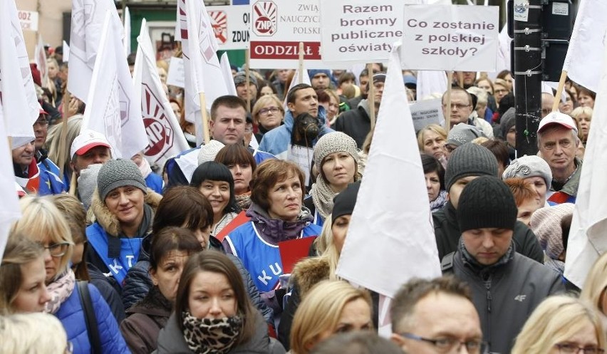 Jedna z poprzednich pikiet ZNP w pasażu Schillera w Łodzi