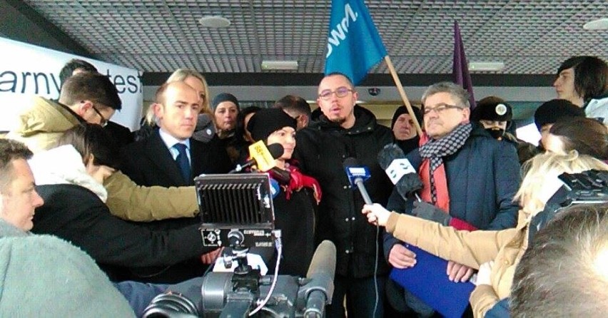 Nauczycielka z Zabrza uniewinniona! Stanęła przed sądem za „czarny protest" WIDEO, ZDJĘCIA