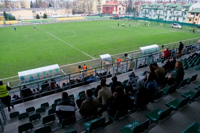 Piłkarze Stali Mielec mogą grać jako gospodarze na stadionie w Tarnobrzegu.