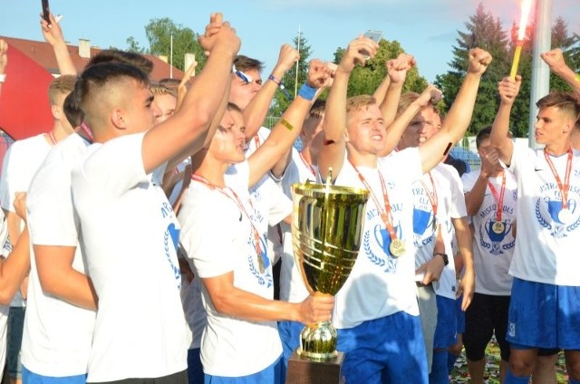 Radość juniorów starszych Lecha Poznań po zdobyciu tytułu