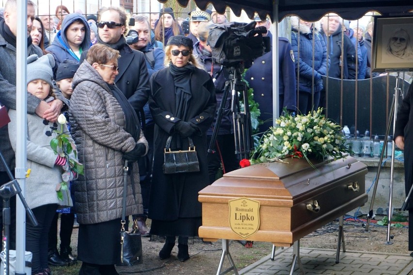 W pogrzebie Romualda Lipki wzięli udział nie tylko bliscy....