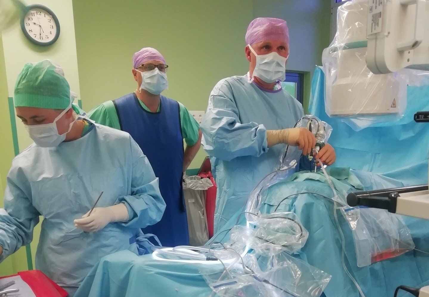 Szpital Kliniczny im W. Degi w Poznaniu po raz pierwszy w Polsce zastosował  endoskopową technikę UBE leczenia schorzeń kręgosłupa | Głos Wielkopolski