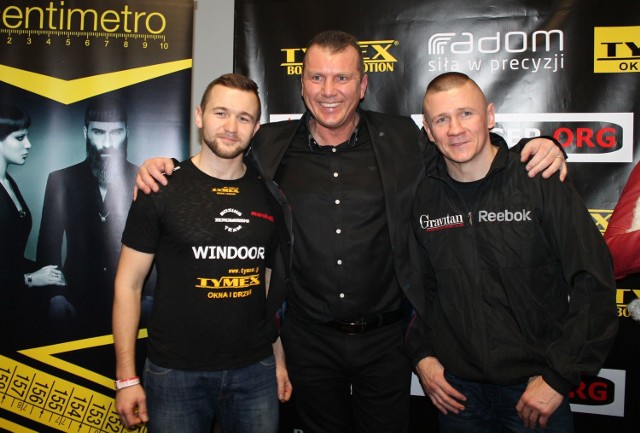 Bohaterowie gali (od lewej):Michał Żeromiński, promotor Mariusz Grabowski i Rafał Jackiewicz