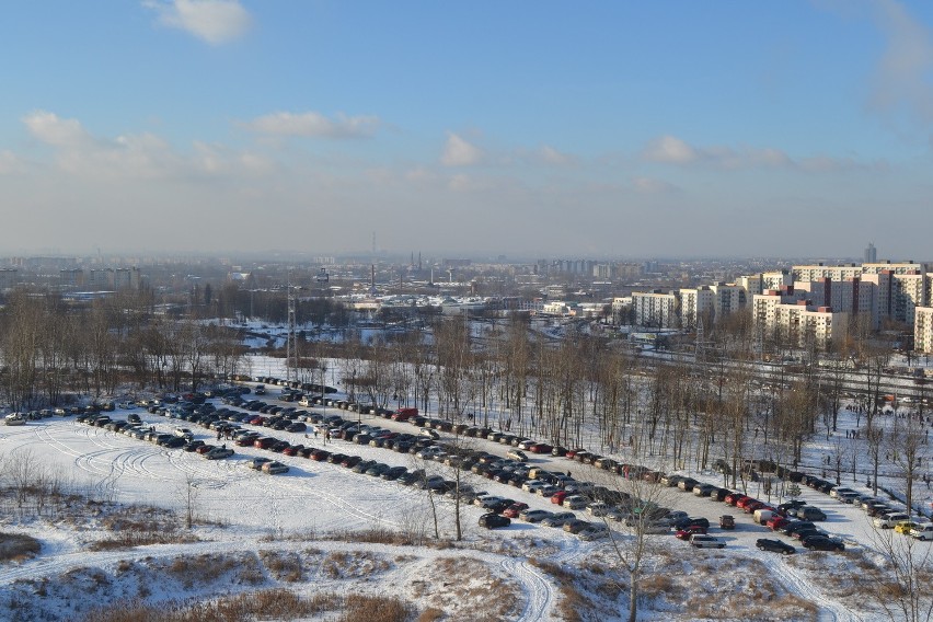 Sosnowiec: tłumy narciarzy na Górce Środulskiej [WIDEO, ZDJĘCIA]