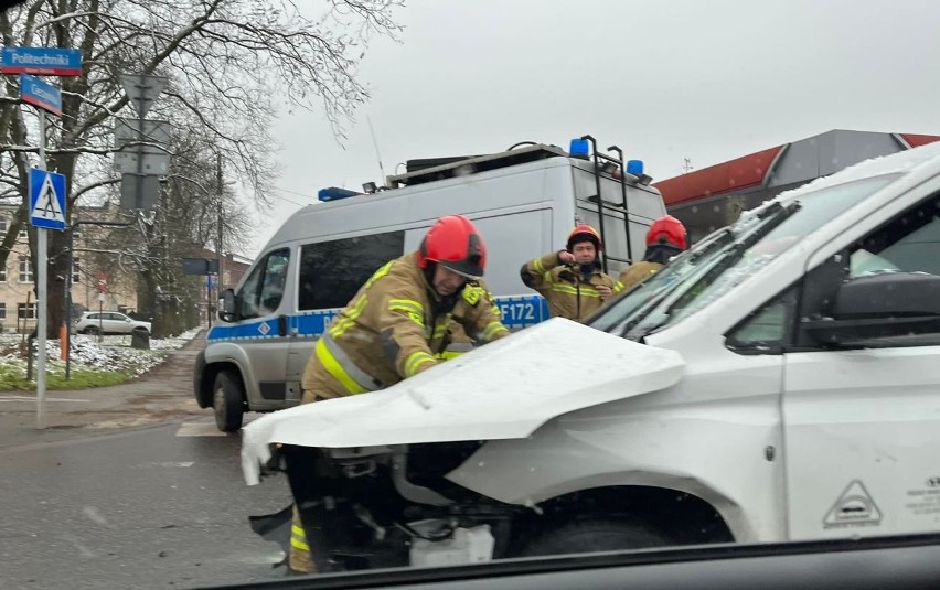 Wypadek na skrzyżowaniu al. Politechniki i ul. Cieszyńskiej