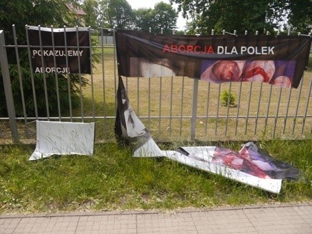 Wrocław: Wystawa o aborcji zniszczona po raz trzeci. Ale będą kolejne (ZDJĘCIA)