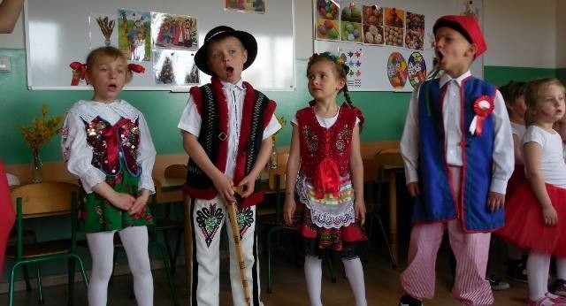 Maluchy z tymbarskiego przedszkola „U Cioci Agatki”, w międzynarodowym towarzystwie obchodziły święto Konstytucji 3 Maja