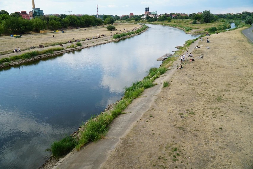 - Region wodny Warty zawsze uznawany był jako deficytowy w...