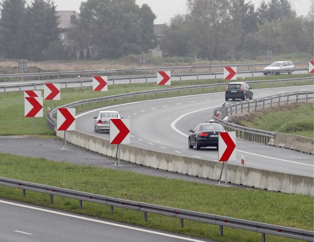 Niewielki odcinek drogi S14 powstał blisko Pabianic w trakcie realizacji drogi ekspresowej S8.
