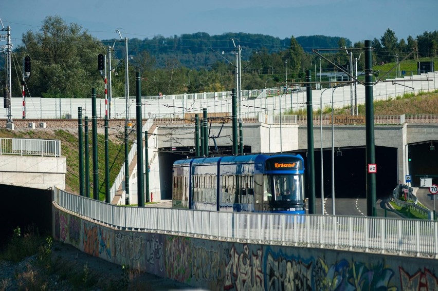 Kraków. Trasa Łagiewnicka: Ruch jest niewielki. System bezpieczeństwa szwankuje. Zapowiadają poprawki i utrudnienia [ZDJĘCIA]