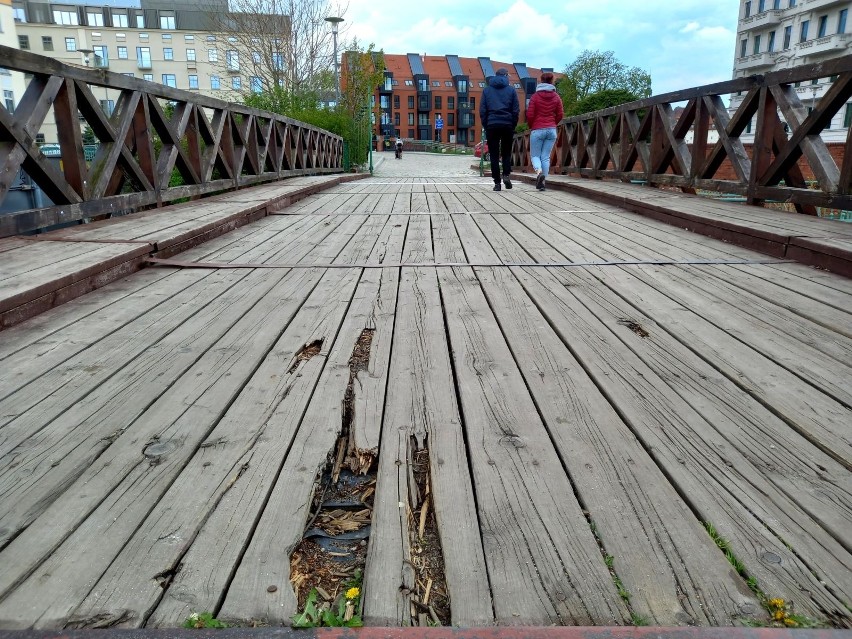 Podczas remontu jedynym przejściem na tą wyspę była Żabia...