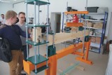 Rotarianie przekazali PWSTE w Jarosławiu maszynę do badań wytrzymałościowych [WIDEO]
