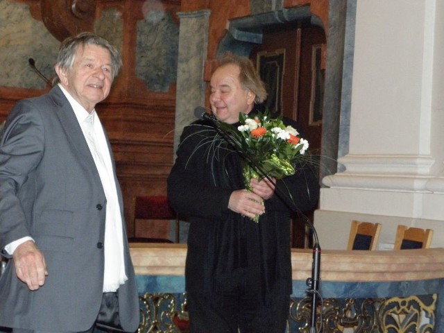 Z lewej Janusz Trzebiatowski, obok prof. Krzysztof Latała.