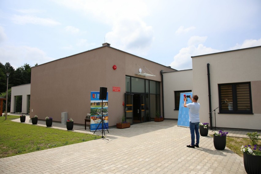 Wielkie otwarcie Centrum Opiekuńczo-Mieszkalnego w Brudzowie w gminie Morawica. To jedno z nielicznych takich miejsc kraju. Zobacz zdjęcia