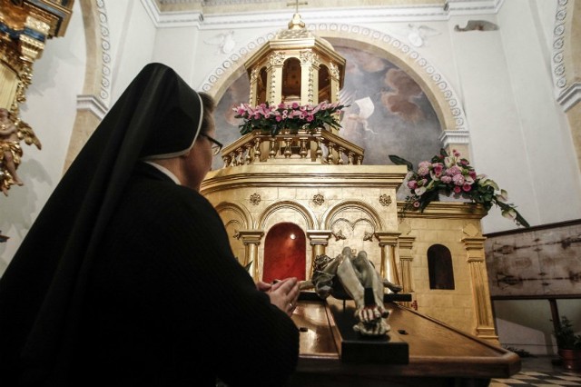 Bożogrobcy wybudowali w Przeworsku kaplicę Bożego Grobu, w ktorej znajduje się kopia grobu Chrystusa z Jerozolimy. Dziś kaplica jest starannie odnowiona.