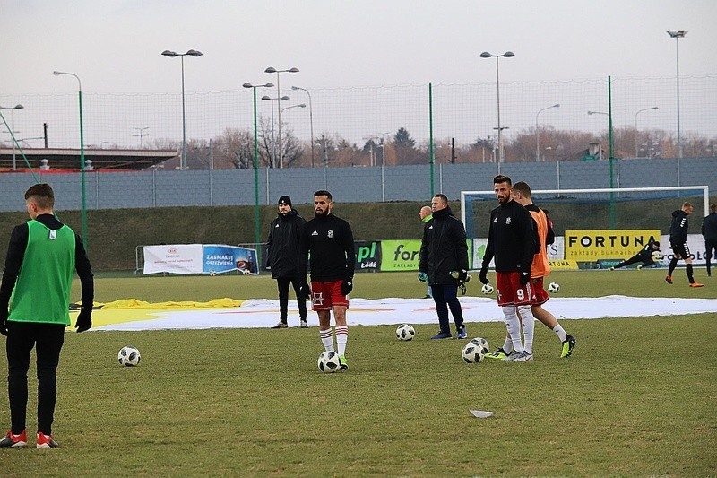 Piłkarska piersza liga. Tylko garstka kibiców Warty w Łodzi