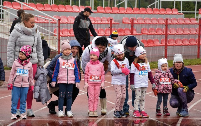 Odbył się bieg Rad Run, ostatni z tegorocznego cyklu biegów Four Colours Grand Prix Inowrocław. Imprezie tradycyjnie towarzyszyły biegi dzieci i młodzieży na dystansach: 100, 400, 800 i  1200 metrów.