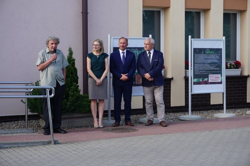 Organizatorzy wystawy – Gminny Ośrodek Kultury w Dobrczu...