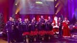 Jingle Bells (Pada śnieg) po polsku śpiewa zespół Singing Sergeants! Amerykanie składają Polakom życzenia [TEKST POLSKI, ANGIELSKI, WIDEO]