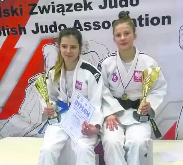 Nikola (z lewej) i Paulina od  wielu lat kolekcjonują sportowe trofea