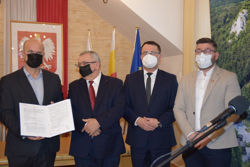 W Jerzmanowicach podpisano umowę na przebudowę drogi...