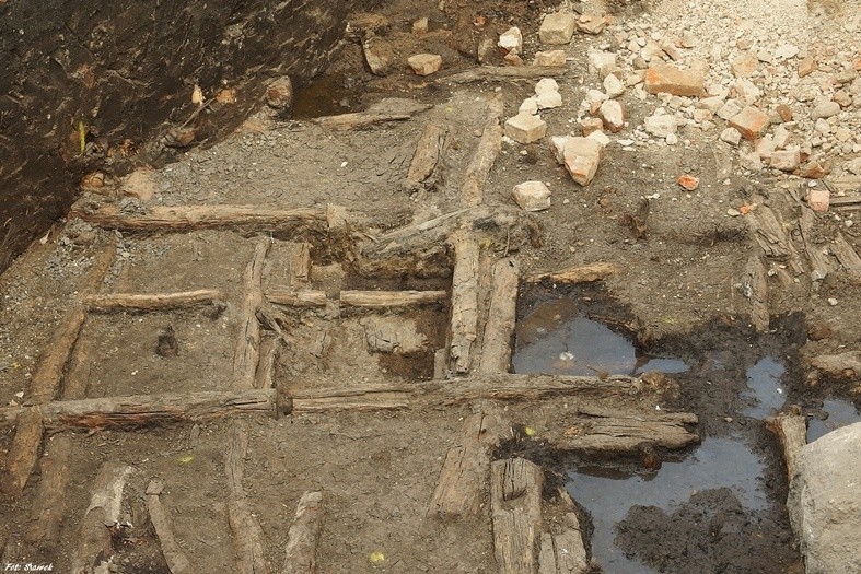 W Stargardzie, przy ulicy Chrobrego 21, trwają prace archeologiczne. Co udało się tam wydobyć? Mamy zdjęcia!