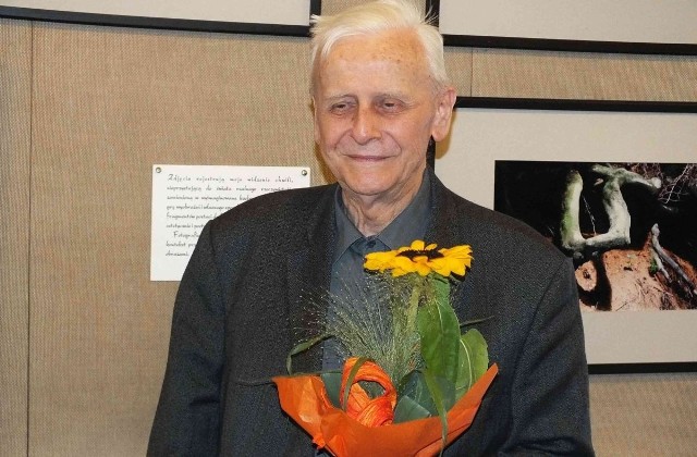 Profesor Leszek Starkel otrzymał kwiaty i sala odśpiewała mu 100- lat