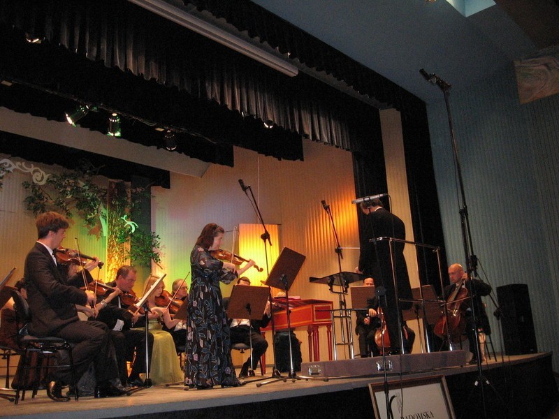 Kaja Danczowska grała koncert skrzypcowy Antonio Vivaldiego