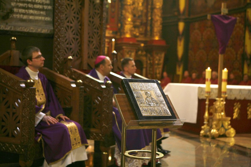 Diecezja sosnowiecka nie ogłosiła dyspensy od uczestnictwa we mszach świętych. Co z niedzielnymi mszami w Sosnowcu?