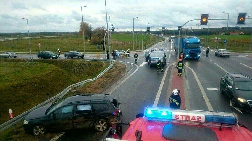 Na drodze krajowej nr 61 zderzyły się volkswagen passat i...