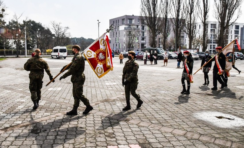 W niedzielę (18.04.2021 r.) uczczono pamięć pomordowanych...