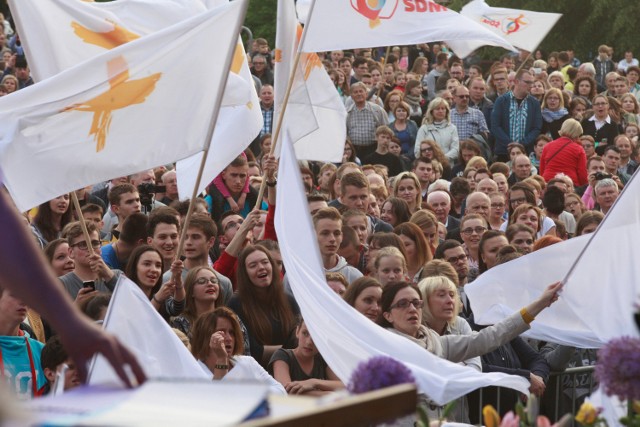 Koncert Uwielbienia na osiedlu AK w Opolu.