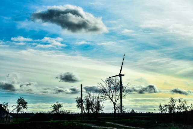 Prace nad powstaniem farmy wiatrowej pod Żarami, która rocznie ma produkować około 67 GWh energii, powoli zbliżają się do końca. 